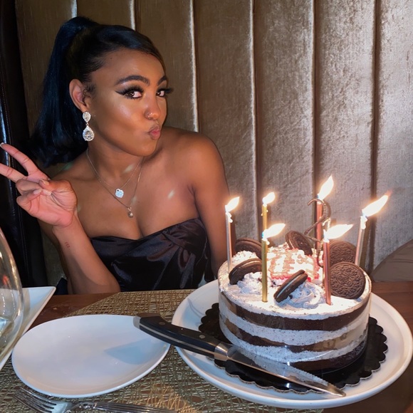 Meet your Posher, Alexis - Picture 4 of 4